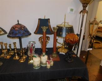 ORGANIZED DECORATOR LAMP TALBLES