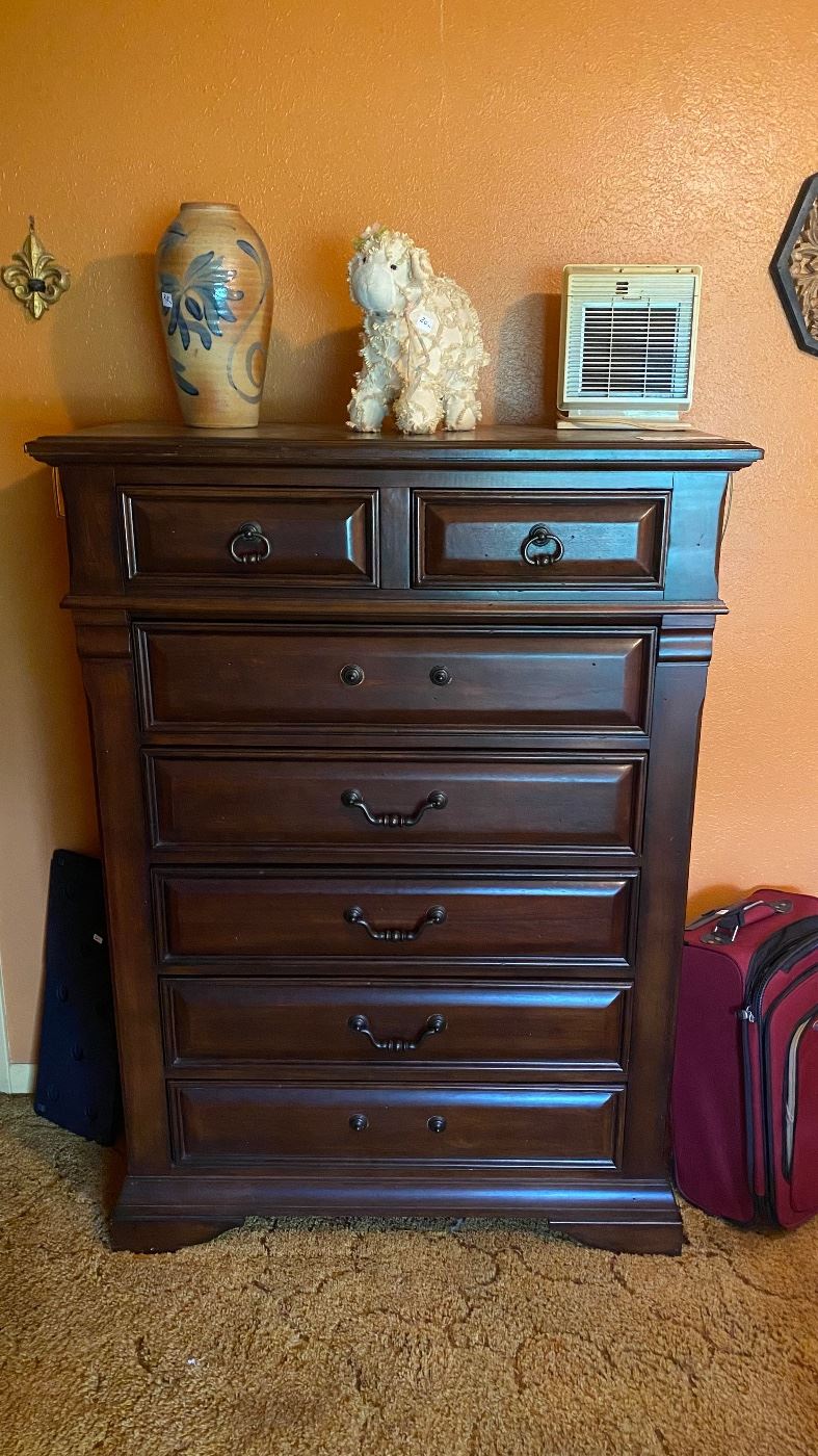 J & J Estate Sales in Bossier City, LA starts on 7/19/2023