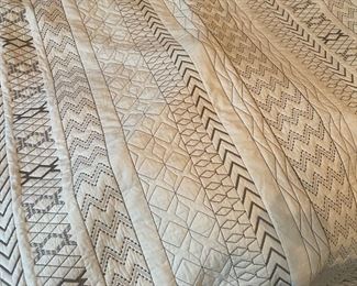 Queen size quilt & pillowcases