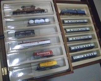N SCALE TRAIN CARS