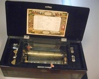 ANTIQUE WORKING MUSIC BOX