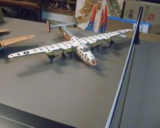 BEAUTIFUL LARGE SCALE DIE CAST AIRPLANE