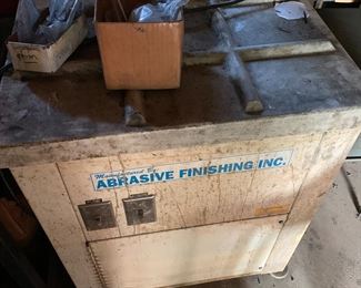 abrasive vibratory tumbler