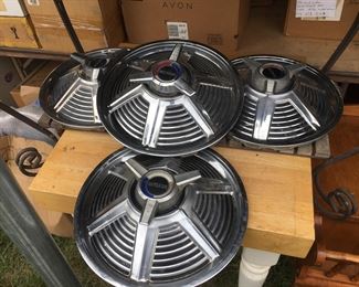 Early Mustang Spinner Hubcap’s 