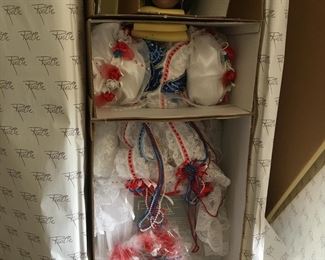 Many very large dolls still in their original boxes