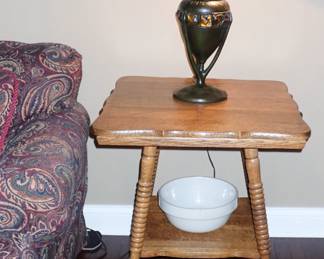 SQUARE TURNED LEG TABLE - STAINED GLASS TABLE LAMP