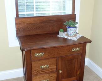 DRY SINK OAK WITH GOLD HANDLES
