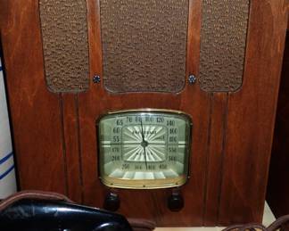 VINTAGE RADIO
