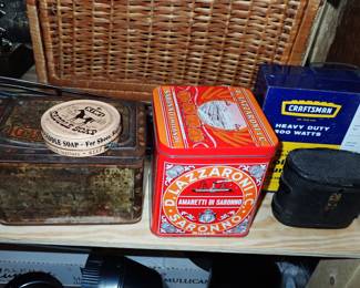 VINTAGE TINS
