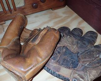 VINTAGE BASEBALL MITS