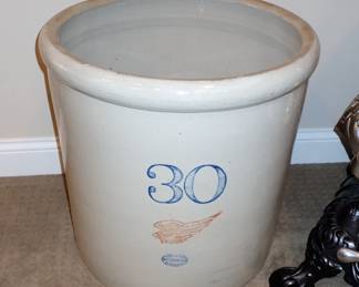 30 GALLON CROCK GREAT CONDITION