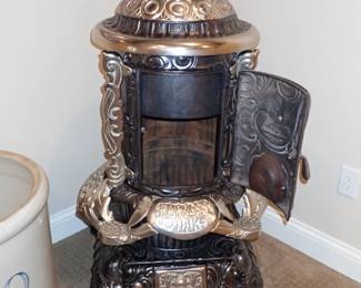 ONE OF A KIND POT BELLY STOVE EMPRESS OAK - THE HOME STOVE CO. /