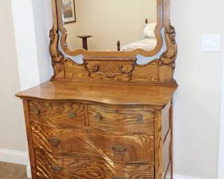 BEAUTIFUL DETAIL DRESSER & MIRROR