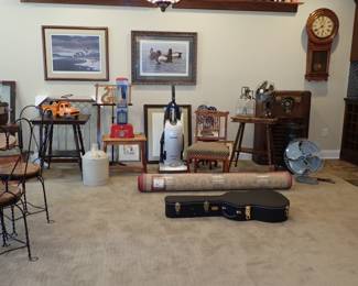 LARGE ASSORTMENT OF ANTIQUES