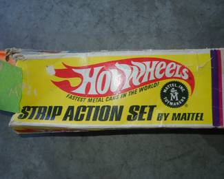 VINTAGE HOT WHEELS STRIP ACTION SET