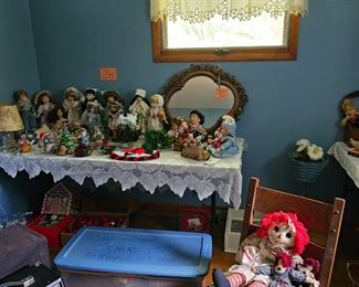 CHRISTMAS ITEMS DOLLS WALL MIRROR