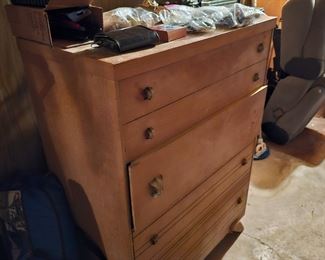 DRESSER