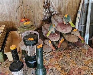 HUNTING DUCKS  FLASH LIGHTS COLEMAN LANTERS