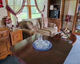 SMALL MAHOGANY TABLE LOVE SEAT TV CABINET  COFFEE TABLE 
