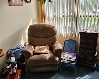 RECLINERTALL CABINET WITH DRAWERS