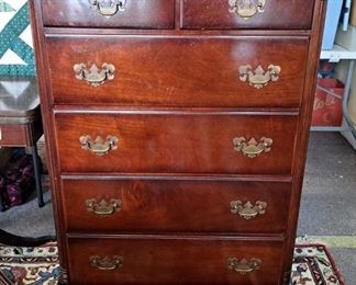 Mahogany chest of drawers 
