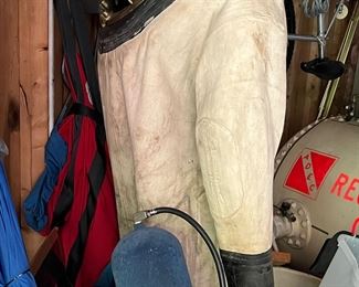 Diving suit (has the helmet)
