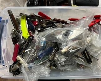 A box of pocket knives