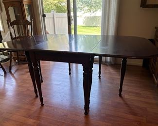Drop leaf dining table with pads