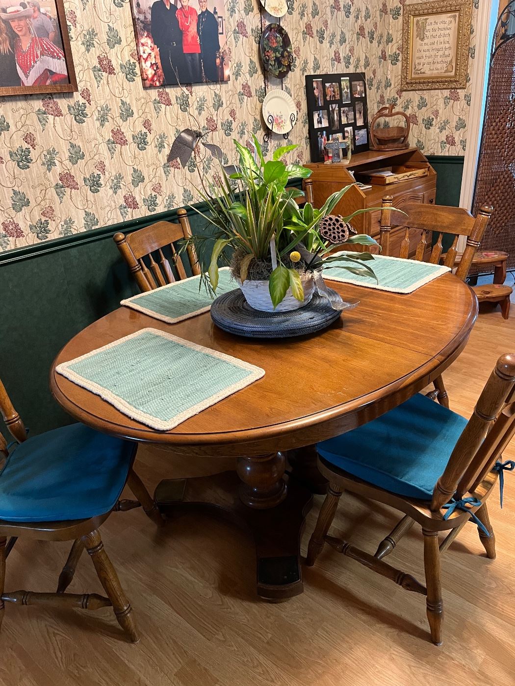 Dining table and 6 chairs