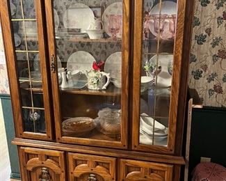 Americanna hutch matches table and chairs