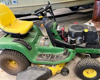 John Deere lawn tractor 13 HP