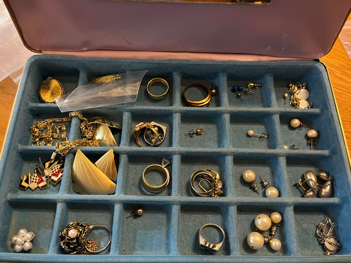 50 off Sunday Lake LeAnn estate sale starts on 10/21/2023