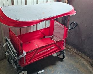 RADIO FLYER COVERED WAGON