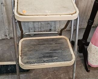 VINTAGE STEP STOOL