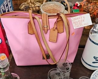 DOONEY & BOURKE LARGE CARRY ALL PURSE