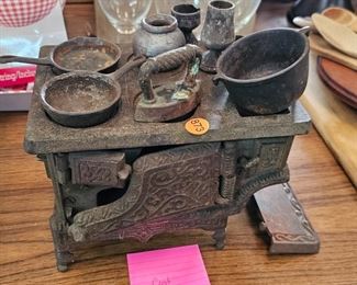 CASE IRON PLAY STOVE
