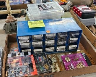 HARDWARE ORGANIZER WITH HARDWARE