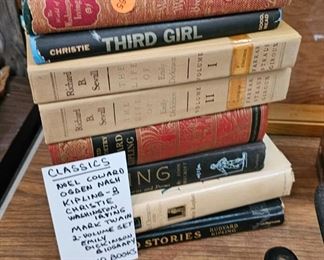 LOT OF CLASSIC NOVELS / BOOKS