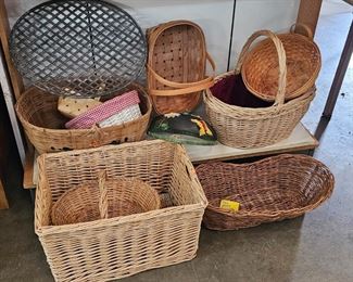 LOT OF BASKETS