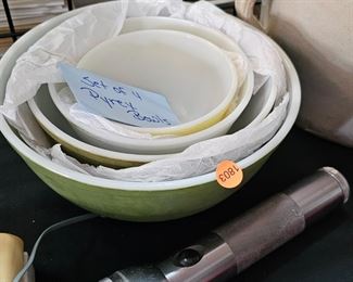 SET OF FOUR PYREX BOWLS