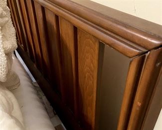 1960's MCM queen-size bed w/head and footboard