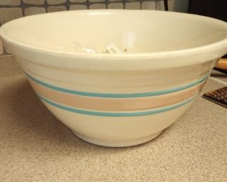 Large vintage McCoy mixing bowl