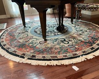 CIRCULAR RUG