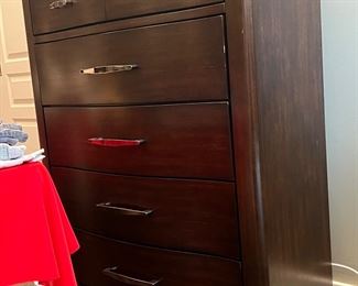 CHEST OF DRAWERS
