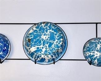 Blue & white enamelware, plate rack