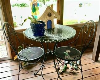 Round patio table w/ 2 chairs