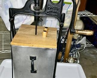 Daizy butter churn
