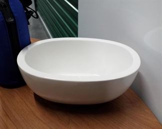 Nail salon soak basin for manicures 