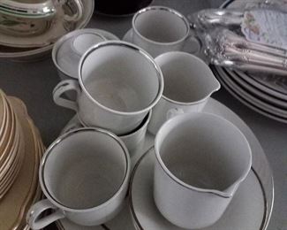 Sugar, 2 creamers, dinner plates, 4 cup & saucers 