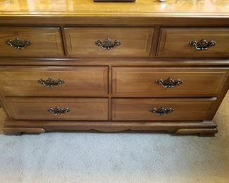 A closer look at the dresser